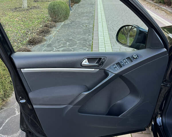 Черный Фольксваген Тигуан, объемом двигателя 1.97 л и пробегом 182 тыс. км за 14000 $, фото 11 на Automoto.ua