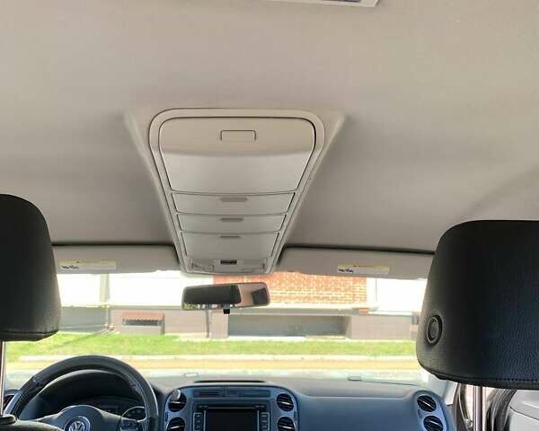 Чорний Фольксваген Тігуан, об'ємом двигуна 2 л та пробігом 226 тис. км за 11600 $, фото 8 на Automoto.ua