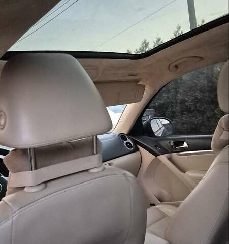 Чорний Фольксваген Тігуан, об'ємом двигуна 1.98 л та пробігом 227 тис. км за 13000 $, фото 4 на Automoto.ua