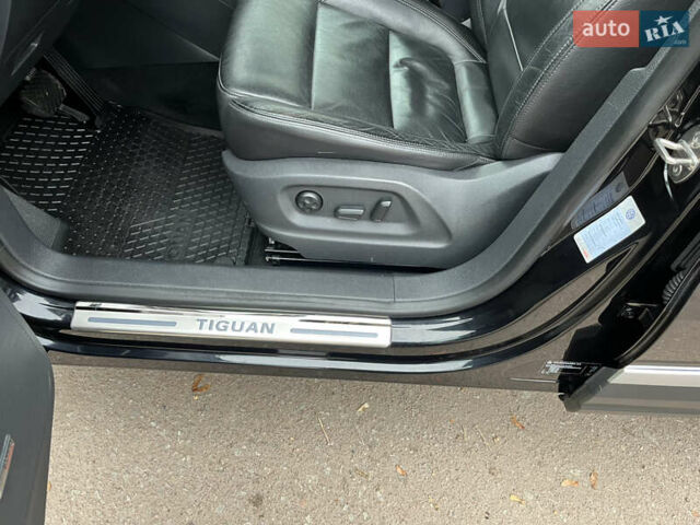 Черный Фольксваген Тигуан, объемом двигателя 1.99 л и пробегом 320 тыс. км за 14499 $, фото 90 на Automoto.ua