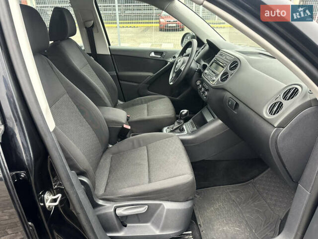 Чорний Фольксваген Тігуан, об'ємом двигуна 2 л та пробігом 165 тис. км за 9499 $, фото 17 на Automoto.ua