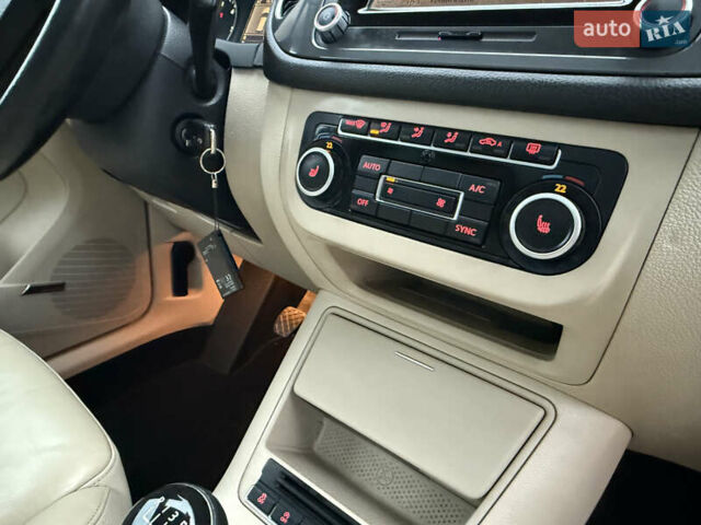 Чорний Фольксваген Тігуан, об'ємом двигуна 2 л та пробігом 234 тис. км за 15500 $, фото 12 на Automoto.ua