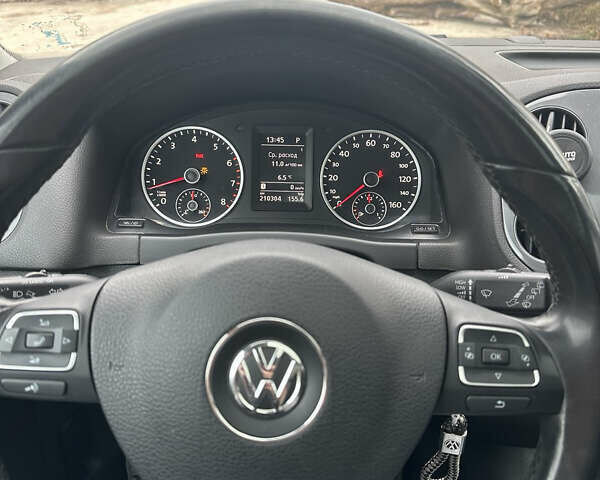 Черный Фольксваген Тигуан, объемом двигателя 1.98 л и пробегом 210 тыс. км за 10500 $, фото 8 на Automoto.ua