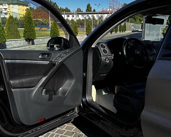 Черный Фольксваген Тигуан, объемом двигателя 1.97 л и пробегом 215 тыс. км за 15000 $, фото 14 на Automoto.ua