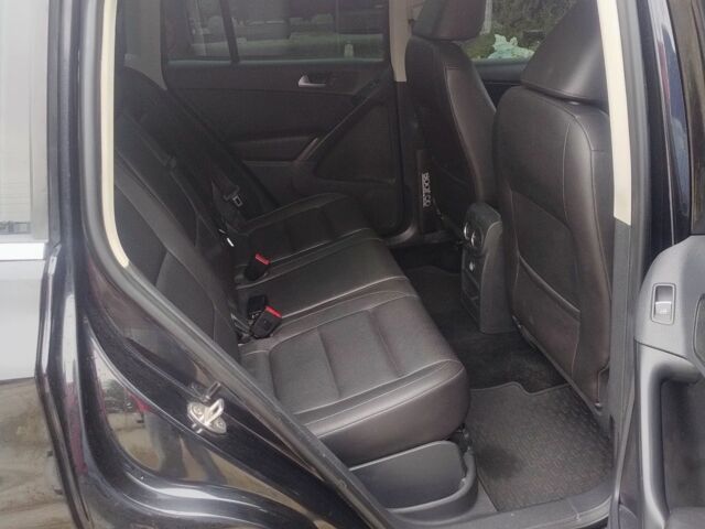 Чорний Фольксваген Тігуан, об'ємом двигуна 2 л та пробігом 189 тис. км за 11100 $, фото 7 на Automoto.ua