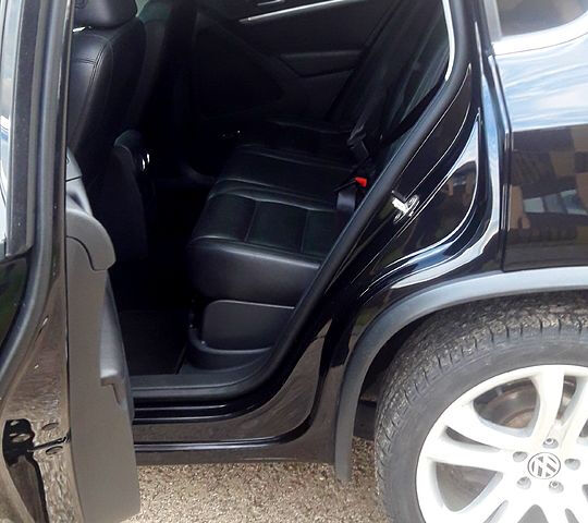 Чорний Фольксваген Тігуан, об'ємом двигуна 2 л та пробігом 183 тис. км за 12500 $, фото 11 на Automoto.ua