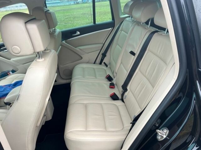 Чорний Фольксваген Тігуан, об'ємом двигуна 2 л та пробігом 160 тис. км за 7800 $, фото 12 на Automoto.ua