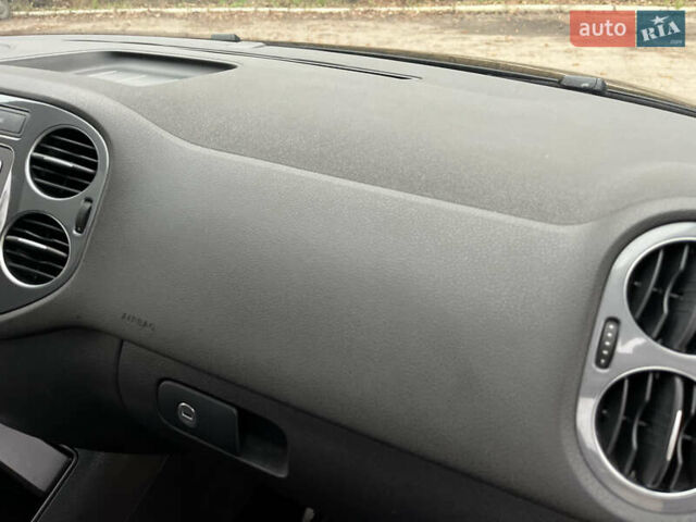 Черный Фольксваген Тигуан, объемом двигателя 1.99 л и пробегом 320 тыс. км за 14499 $, фото 154 на Automoto.ua