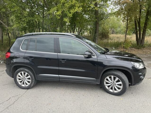 Черный Фольксваген Тигуан, объемом двигателя 2 л и пробегом 181 тыс. км за 13999 $, фото 2 на Automoto.ua