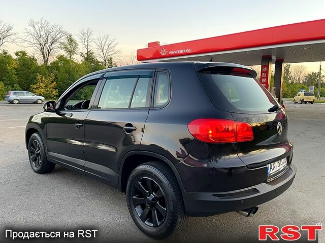 Черный Фольксваген Тигуан, объемом двигателя 2 л и пробегом 181 тыс. км за 9200 $, фото 5 на Automoto.ua