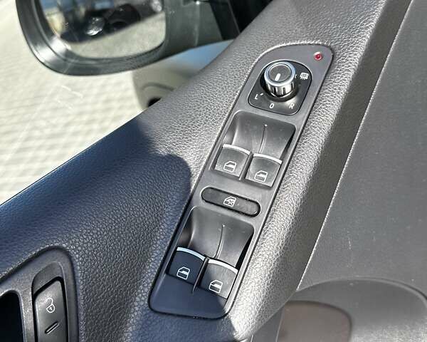 Черный Фольксваген Тигуан, объемом двигателя 1.97 л и пробегом 215 тыс. км за 15000 $, фото 13 на Automoto.ua