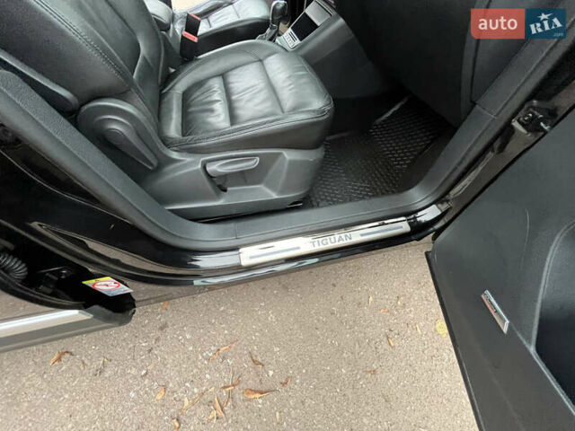 Черный Фольксваген Тигуан, объемом двигателя 1.99 л и пробегом 320 тыс. км за 14499 $, фото 155 на Automoto.ua
