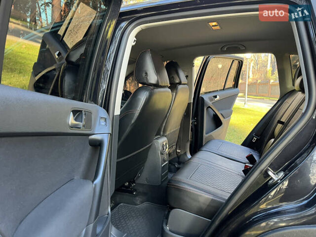 Черный Фольксваген Тигуан, объемом двигателя 2 л и пробегом 185 тыс. км за 11500 $, фото 30 на Automoto.ua