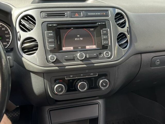 Черный Фольксваген Тигуан, объемом двигателя 2 л и пробегом 176 тыс. км за 12499 $, фото 7 на Automoto.ua