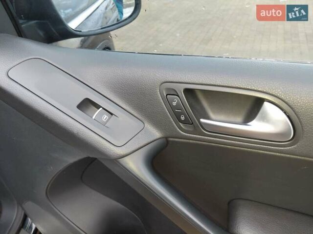 Чорний Фольксваген Тігуан, об'ємом двигуна 2 л та пробігом 227 тис. км за 8999 $, фото 15 на Automoto.ua