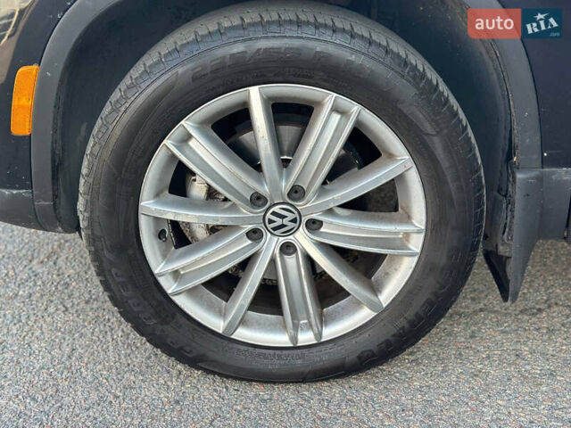 Чорний Фольксваген Тігуан, об'ємом двигуна 2 л та пробігом 189 тис. км за 10300 $, фото 29 на Automoto.ua