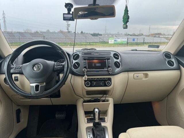 Чорний Фольксваген Тігуан, об'ємом двигуна 2 л та пробігом 160 тис. км за 7800 $, фото 5 на Automoto.ua