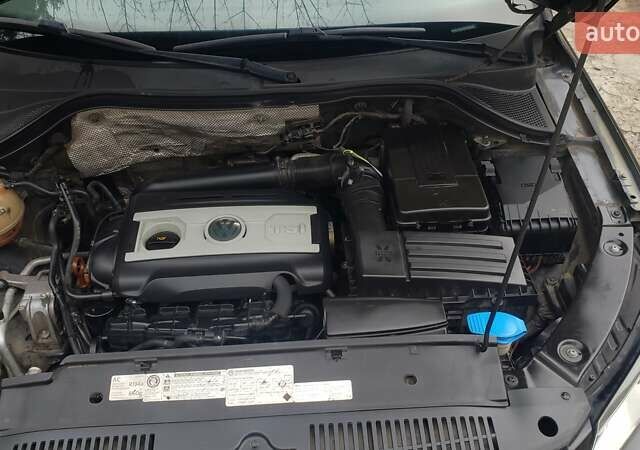 Черный Фольксваген Тигуан, объемом двигателя 2 л и пробегом 267 тыс. км за 13000 $, фото 9 на Automoto.ua