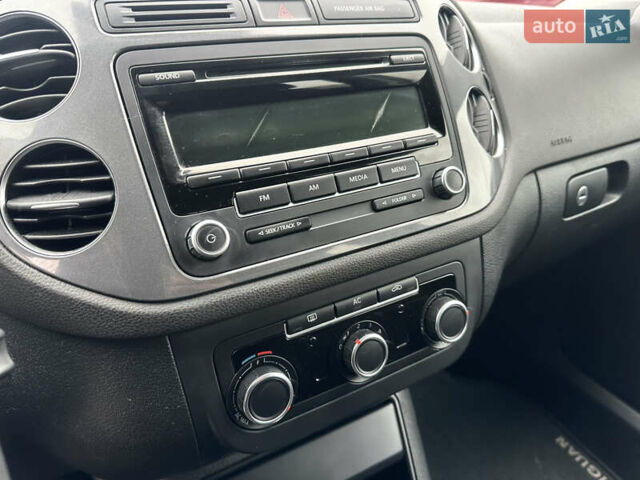 Чорний Фольксваген Тігуан, об'ємом двигуна 2 л та пробігом 165 тис. км за 9499 $, фото 9 на Automoto.ua