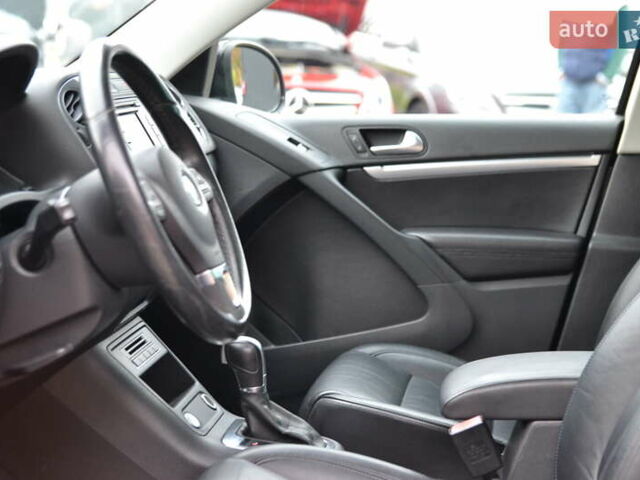 Чорний Фольксваген Тігуан, об'ємом двигуна 1.98 л та пробігом 130 тис. км за 11999 $, фото 13 на Automoto.ua