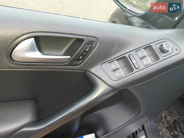 Чорний Фольксваген Тігуан, об'ємом двигуна 2 л та пробігом 227 тис. км за 8999 $, фото 14 на Automoto.ua