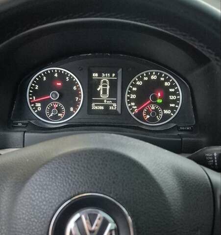Чорний Фольксваген Тігуан, об'ємом двигуна 1.98 л та пробігом 227 тис. км за 13000 $, фото 15 на Automoto.ua