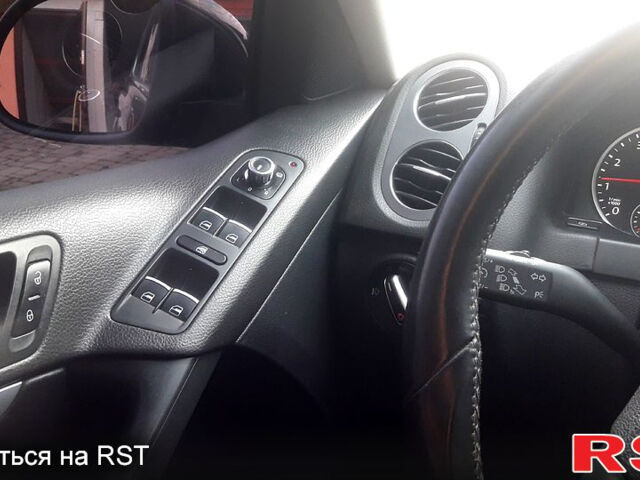 Чорний Фольксваген Тігуан, об'ємом двигуна 2 л та пробігом 183 тис. км за 12500 $, фото 8 на Automoto.ua