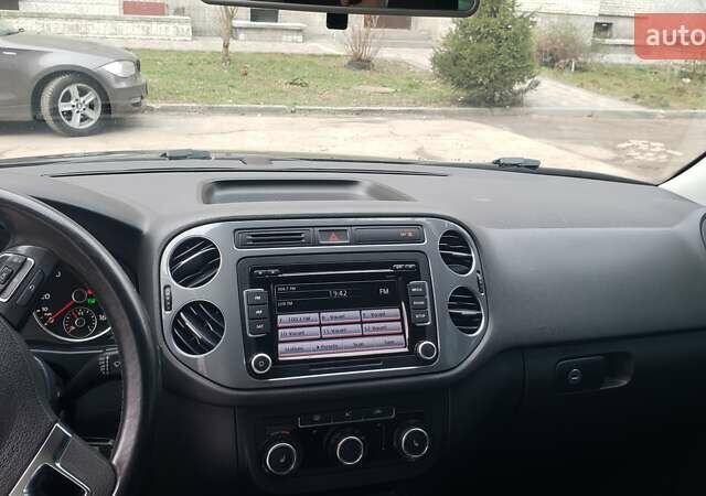 Черный Фольксваген Тигуан, объемом двигателя 2 л и пробегом 267 тыс. км за 13000 $, фото 12 на Automoto.ua