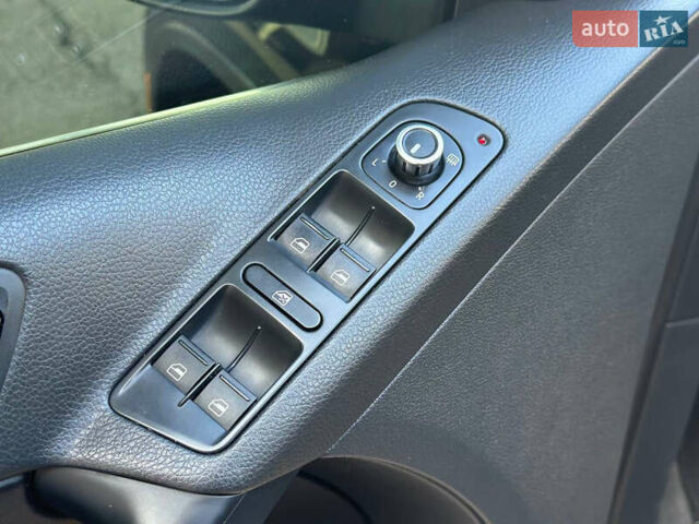 Чорний Фольксваген Тігуан, об'ємом двигуна 2 л та пробігом 189 тис. км за 10300 $, фото 9 на Automoto.ua