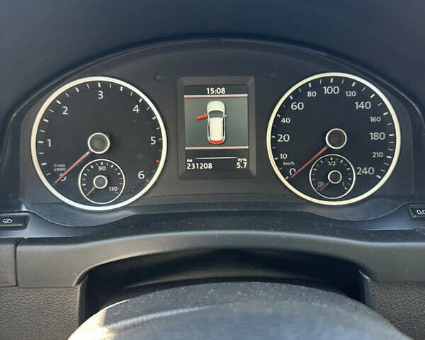 Чорний Фольксваген Тігуан, об'ємом двигуна 1.97 л та пробігом 231 тис. км за 15000 $, фото 3 на Automoto.ua