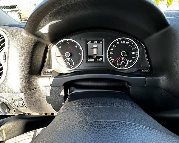 Черный Фольксваген Тигуан, объемом двигателя 1.97 л и пробегом 215 тыс. км за 15000 $, фото 10 на Automoto.ua