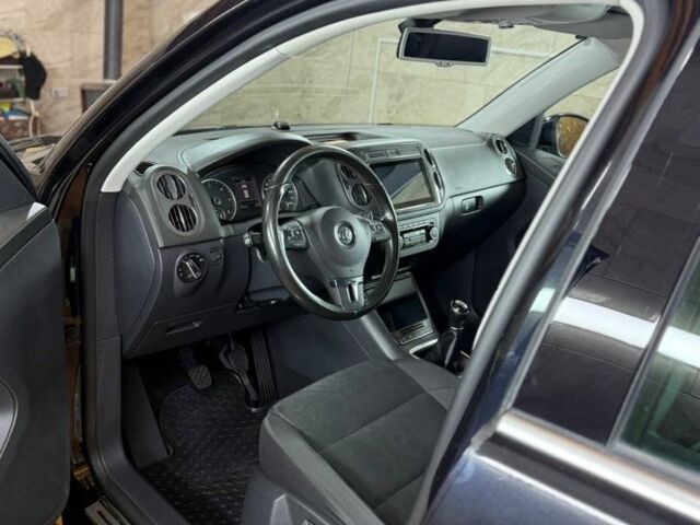 Черный Фольксваген Тигуан, объемом двигателя 2 л и пробегом 238 тыс. км за 14500 $, фото 16 на Automoto.ua