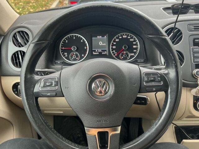 Чорний Фольксваген Тігуан, об'ємом двигуна 2 л та пробігом 160 тис. км за 7800 $, фото 4 на Automoto.ua