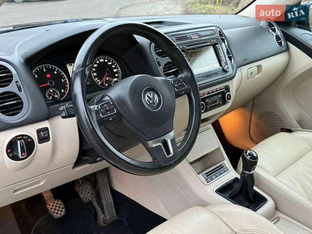 Чорний Фольксваген Тігуан, об'ємом двигуна 2 л та пробігом 234 тис. км за 15500 $, фото 11 на Automoto.ua