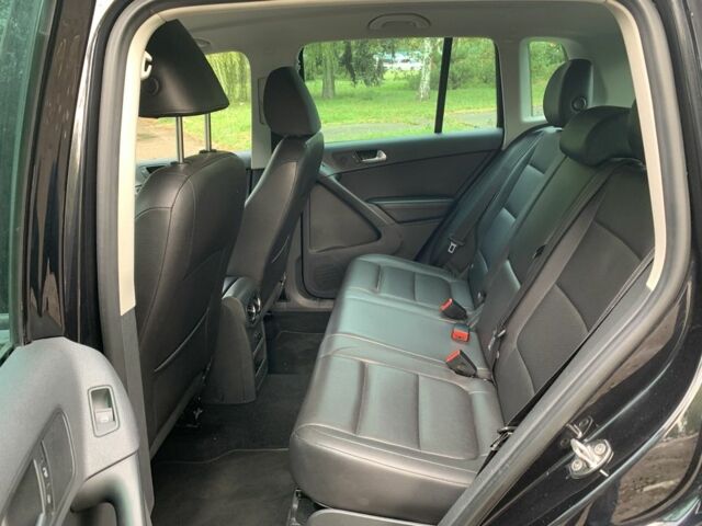 Черный Фольксваген Тигуан, объемом двигателя 2 л и пробегом 130 тыс. км за 10200 $, фото 6 на Automoto.ua