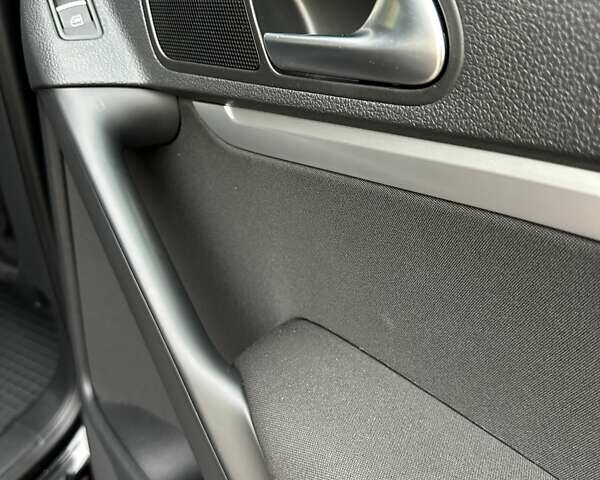 Черный Фольксваген Тигуан, объемом двигателя 1.99 л и пробегом 225 тыс. км за 14950 $, фото 77 на Automoto.ua