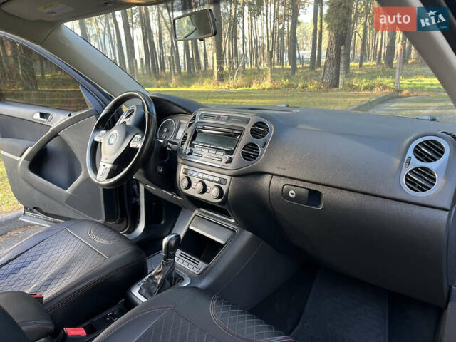 Черный Фольксваген Тигуан, объемом двигателя 2 л и пробегом 185 тыс. км за 11500 $, фото 27 на Automoto.ua