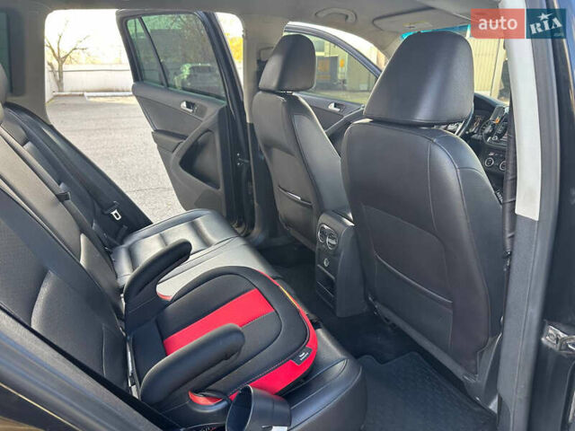 Чорний Фольксваген Тігуан, об'ємом двигуна 2 л та пробігом 189 тис. км за 10300 $, фото 26 на Automoto.ua
