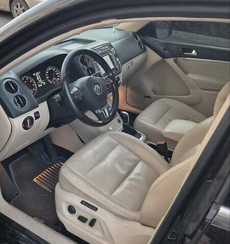 Чорний Фольксваген Тігуан, об'ємом двигуна 1.98 л та пробігом 227 тис. км за 13000 $, фото 14 на Automoto.ua