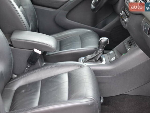 Чорний Фольксваген Тігуан, об'ємом двигуна 1.98 л та пробігом 130 тис. км за 11999 $, фото 25 на Automoto.ua