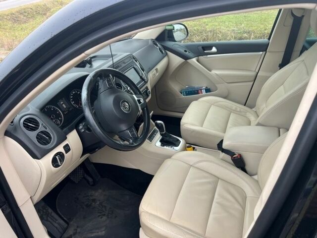 Чорний Фольксваген Тігуан, об'ємом двигуна 2 л та пробігом 160 тис. км за 7800 $, фото 6 на Automoto.ua