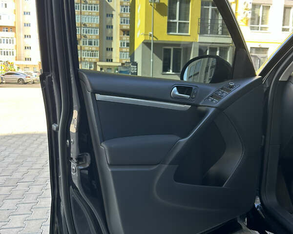 Чорний Фольксваген Тігуан, об'ємом двигуна 1.97 л та пробігом 185 тис. км за 15400 $, фото 7 на Automoto.ua