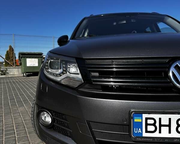 Черный Фольксваген Тигуан, объемом двигателя 1.97 л и пробегом 215 тыс. км за 15000 $, фото 2 на Automoto.ua