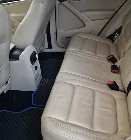 Чорний Фольксваген Тігуан, об'ємом двигуна 1.98 л та пробігом 227 тис. км за 13000 $, фото 9 на Automoto.ua