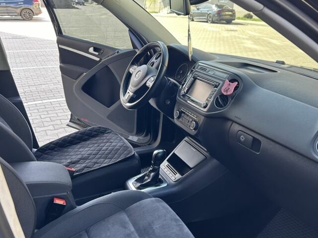 Чорний Фольксваген Тігуан, об'ємом двигуна 0 л та пробігом 195 тис. км за 16000 $, фото 7 на Automoto.ua