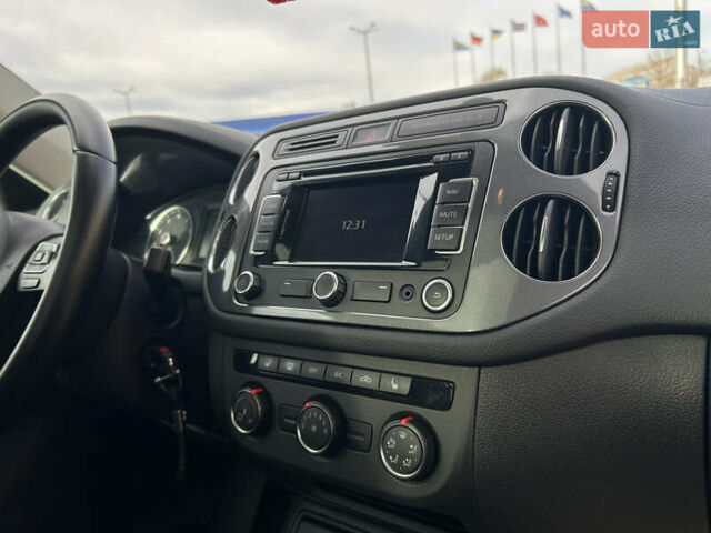 Черный Фольксваген Тигуан, объемом двигателя 2 л и пробегом 222 тыс. км за 12200 $, фото 11 на Automoto.ua