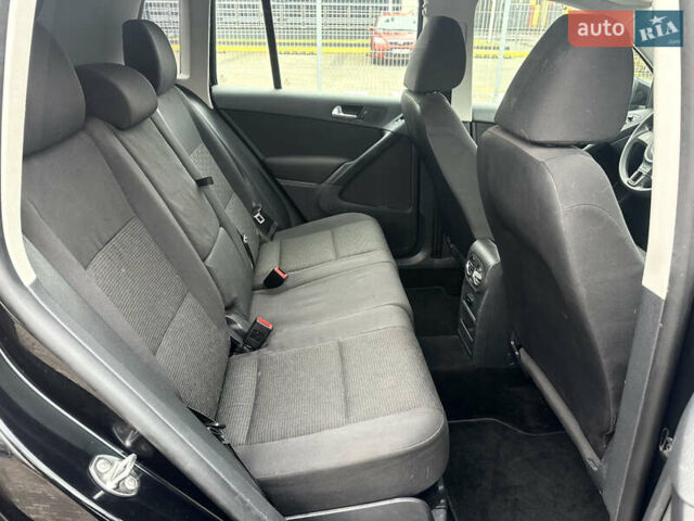 Чорний Фольксваген Тігуан, об'ємом двигуна 2 л та пробігом 165 тис. км за 9499 $, фото 13 на Automoto.ua