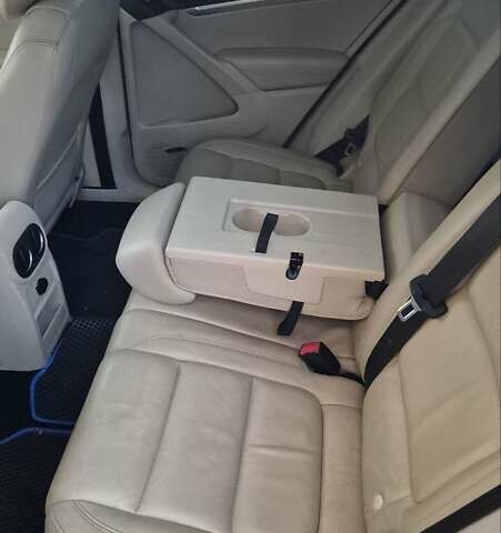 Чорний Фольксваген Тігуан, об'ємом двигуна 1.98 л та пробігом 227 тис. км за 13000 $, фото 8 на Automoto.ua