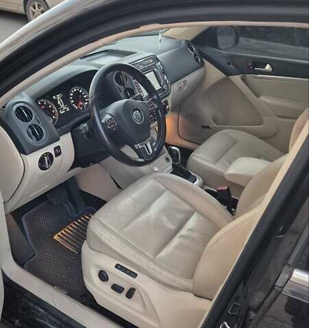 Чорний Фольксваген Тігуан, об'ємом двигуна 1.98 л та пробігом 227 тис. км за 13000 $, фото 17 на Automoto.ua