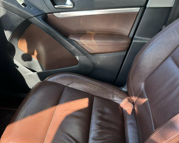 Чорний Фольксваген Тігуан, об'ємом двигуна 1.97 л та пробігом 231 тис. км за 15000 $, фото 5 на Automoto.ua